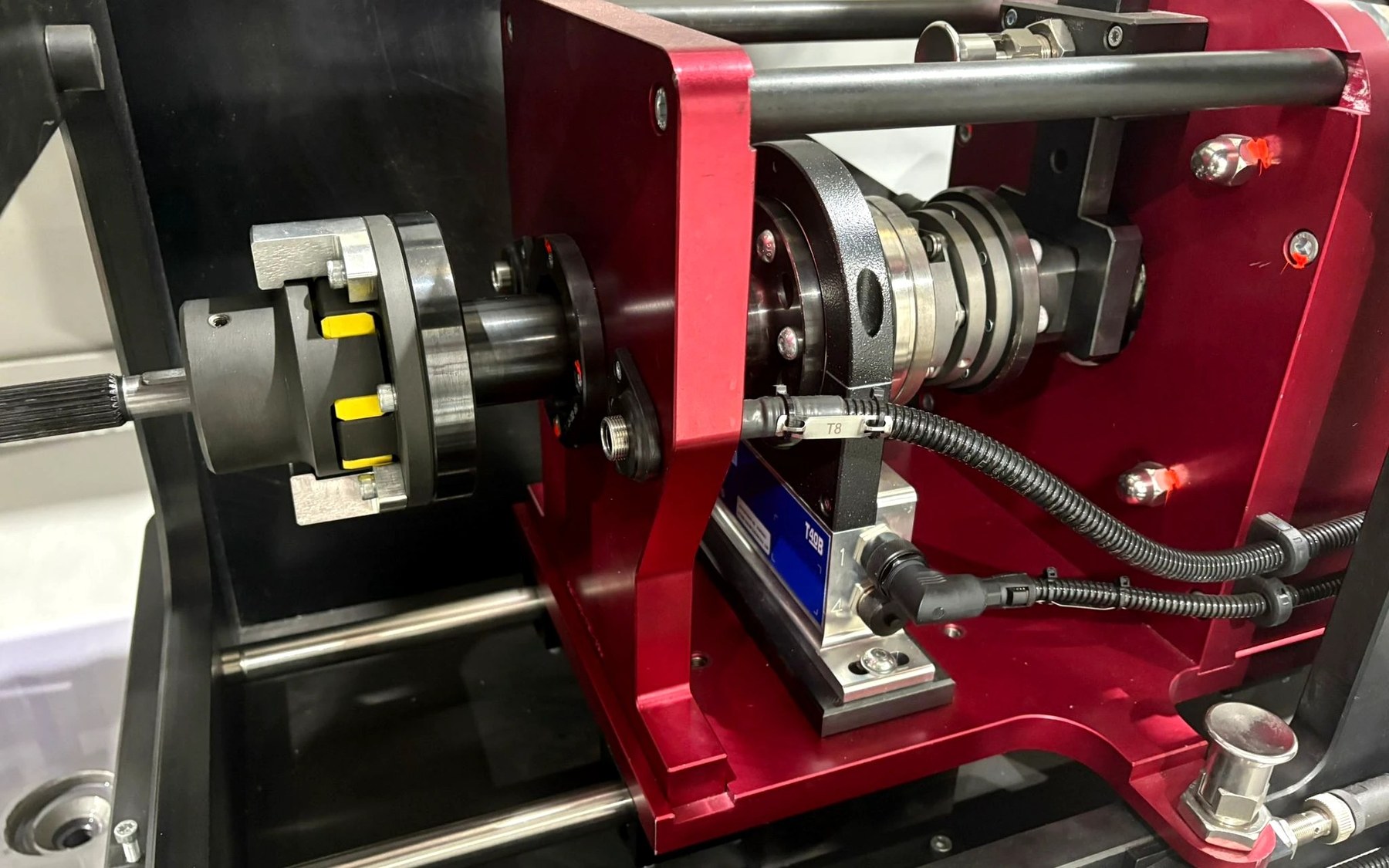 Drive coupling and in-line torque transducer on an RTC closed-loop servo test rig